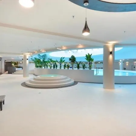 Appartamento Hanza Tower 23 Pool & Jacussi